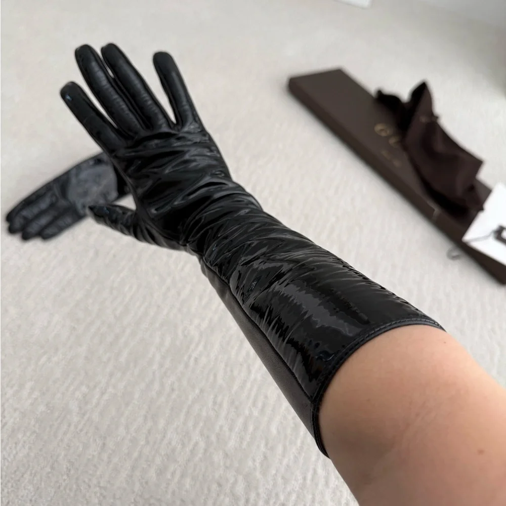 Gucci women’s patent leather gloves size 7 Vernice and Nappa black gold